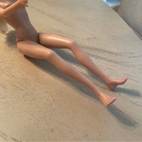 1999 Mattel Barbie Doll Flat Big Feet Blonde Hair sunglasses & earrings jointed - Picture 9 of 9